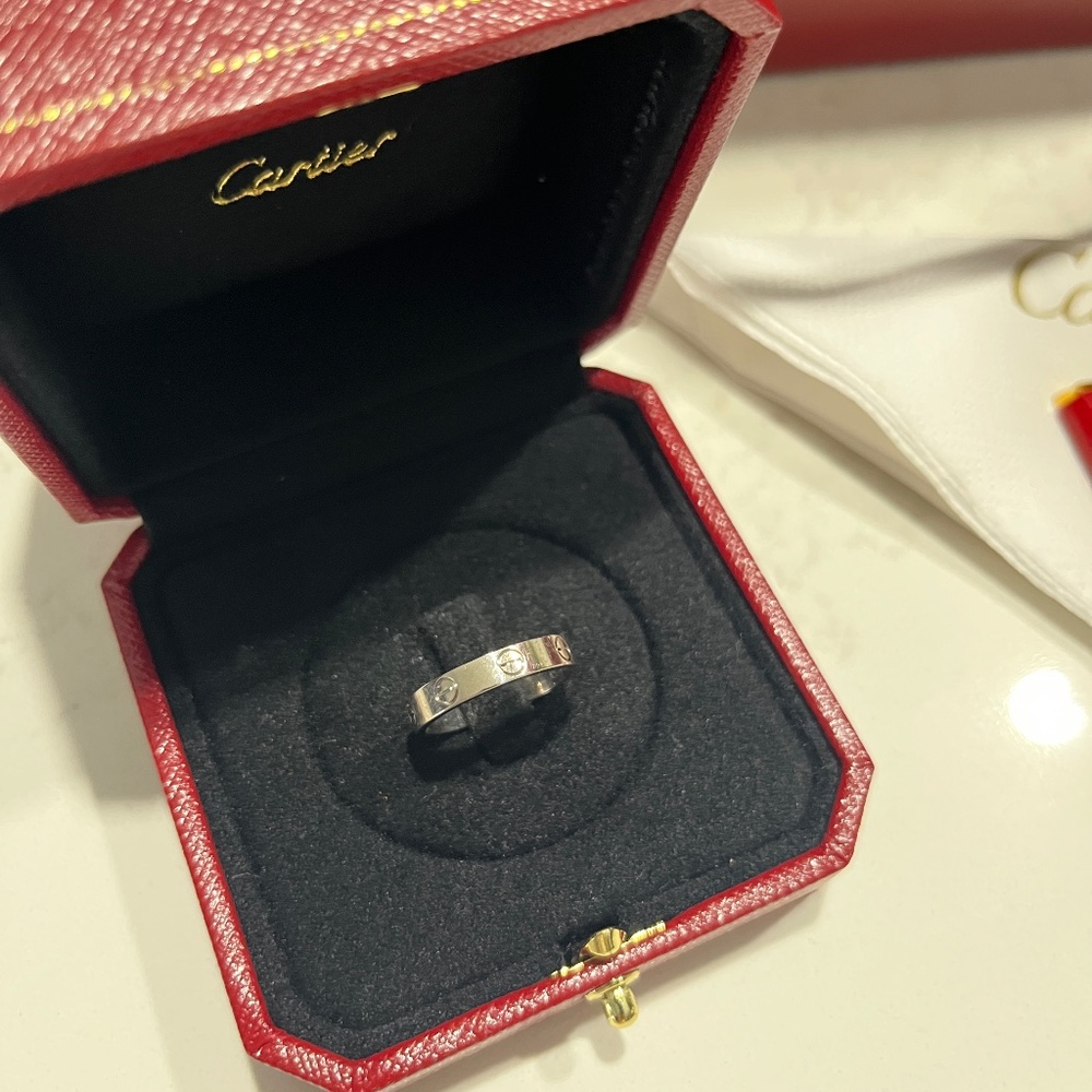 Cartier women’s ring like new